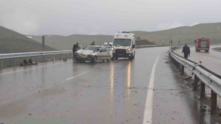 Erzurum-Erzincan karayolundan zincirleme trafik kazası: 3 yaralı