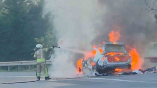 Esenyurtta seyir halindeki otomobil alev alev yandı