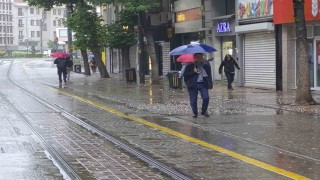 Eskişehir güne yağmurlu başladı