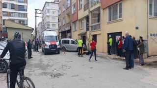 Eskişehirde araç yayalara çarptı: 2si ağır 3 yaralı