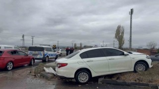 Eskişehirde iki otomobil çarpıştı: 1 yaralı