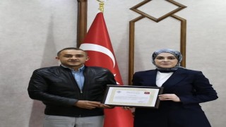 Eslemi kurtaran dalgıç Kemal Ateşe teşekkür belgesi