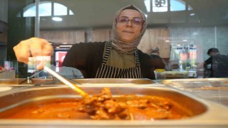 Evde başladığı yemek serüvenini işletmeye dönüştürdü