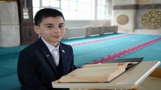 Ezanıyla yürekleri mest eden öğrenci bu kez Kuran-ı Kerim tilavetinde zirvede
