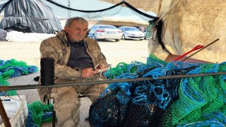 Fatsada 58 yıllık balıkçı mesleğinin başında