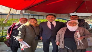Fekede kadın pazarcılara Anneler Günü hediyesi başkandan