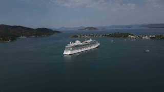 Fethiyeye sezonun ilk kruvaziyer gemisi geldi