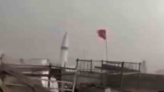 Fırtınada minarenin yıkılma anı kamerada