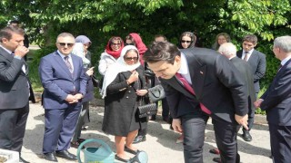 Fransada Şehzade Osman Fuad Efendi ile Adile Sultanın kabirleri yenilendi