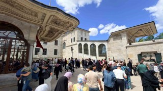 Fâtih Sultan Mehmed Han Türbesinde yoğunluk oluştu