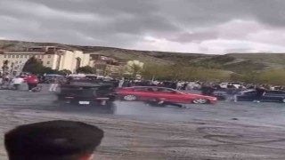 Fuarda otomobil ile drift atan sürücü görevliye çarptı: O anlar kamerada