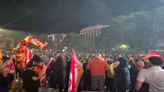 Galatarasaylı taraftarlar şampiyonluk heyecanını paylaştı