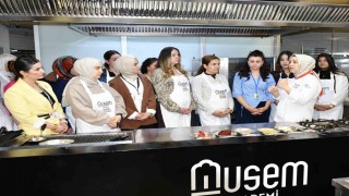Gaziantepte ‘ebe gebe el ele vererek pirpirim aşı yaptı