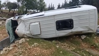 Gaziantepte kontrolden çıkan işçi servisi şarampole uçtu: 16 yaralı