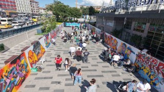 Gaziosmanpaşada Sokak Stili Graffiti Festivali renkli görüntülere sahne oldu