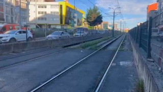 Gaziosmanpaşada tramvay ile motosiklet çarpıştı: 1 ağır yaralı