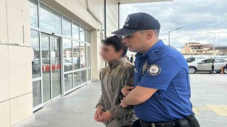 Geçtiğimiz hafta duraktan taksiyi çalmaya çalışıp yakalandı, bu sefer evini yaktı