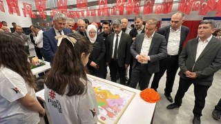 Geleceğin bilim insanları projelerini sergiledi