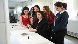 Geleceğin diş hekimleri ve eczacıları sektörün nabzını tuttu