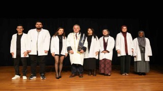 Geleceğin eczacıları beyaz önlüklerini giydi
