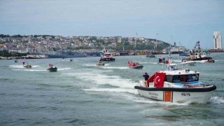 Gemilerin Denizden Tören Geçişine yoğun ilgi