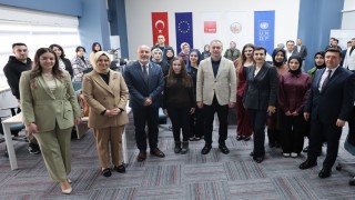 Gençler için Dijital Gençlik Merkezi açıldı