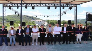 Gençlerin mutluluklarına ortak olacak