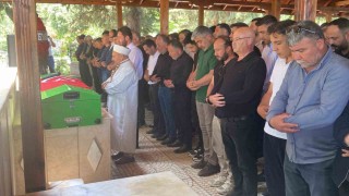 Girdiği denizde hayatını kaybeden genç hakem son yolculuğuna uğurlandı