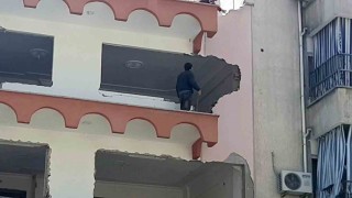 Güvenlik önlemleri alınmadan yapılan bina yıkımı tehlike saçtı