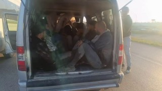 Hafif ticari araca 10 göçmen sığdıran insan tacirine 100 bin TL ceza