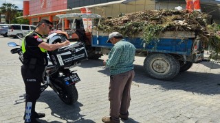 Hafriyat taşırken yolu kirletti, cezadan kaçamadı