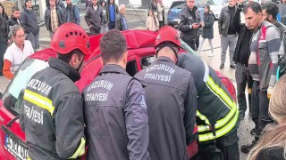 Halk otobüsü ile otomobil çarpıştı: 4 yaralı