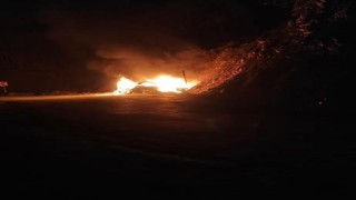 Hasköy-Mutki yolunda otomobil alev topuna döndü