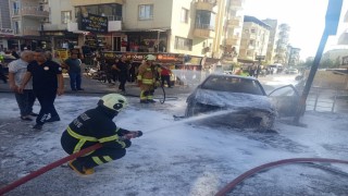 Hatayda seyir halindeki otomobilin motoru alev aldı