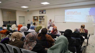 Hatice Hatun Mahalle Külliyesi Çocuk Mektebinde aileler eğitim seminerleri ile bilgilendiriliyor