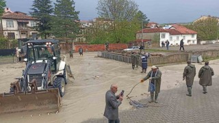 Havzada kuvvetli sağanak etkili oldu, dere taştı