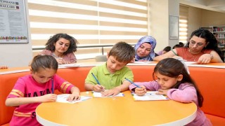Hayatımın İlk Kütüphanesi Annem Anne ve çocukların gönüllerine dokundu