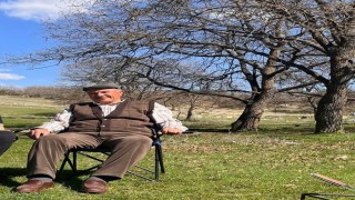 Hayvanlarını otlatırken üstüne yıldırım düşen adam hayatını kaybetti