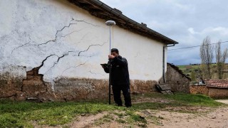 Heyelan köyü tehdit ediyor, vatandaş tedirgin: Durum çok ciddi