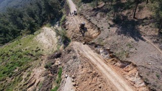 Heyelan nedeniyle kapanan Sülüklü Göl yolu ulaşıma açıldı