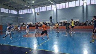 Hisarcıkta kurumlararası voleybol turnuvasında Devlet Hastanesi şampiyon oldu