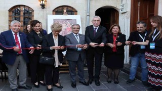 HKÜ Bilim İletişimi Ofisi ve Bey Mahallesi Kültürevinde Seçkiler sergisi açıldı
