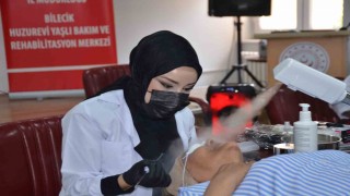 Huzurevi sakinlerine Anneler Gününde anlamlı dokunuş