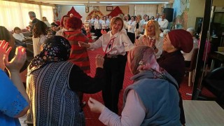 Huzurevi sakinlerini duygulandıran konser