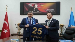 İçişleri Bakanı Çiftçiden Erzurumspora tebrik ziyareti