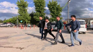 İnegölde enseden bıçaklayan şüpheli ile ağabeyi yakalandı