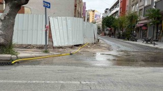 İnşaat alanında patlayan hortum sokağı göle çevirdi