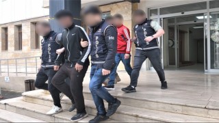 İnşaat alanında suçüstü yakalanan 2 hırsızlık şüphelisi tutuklandı