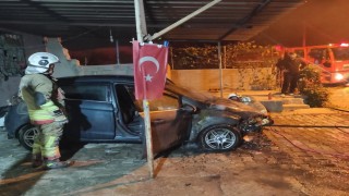İskenderunda otomobilin motorundan alevler yükseldi