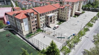 Isparta Belediyesi, 3 okula halı saha ve 1 okula kapalı spor salonu kazandırıyor